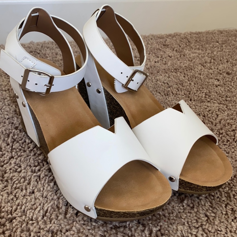 Yoki white wedges